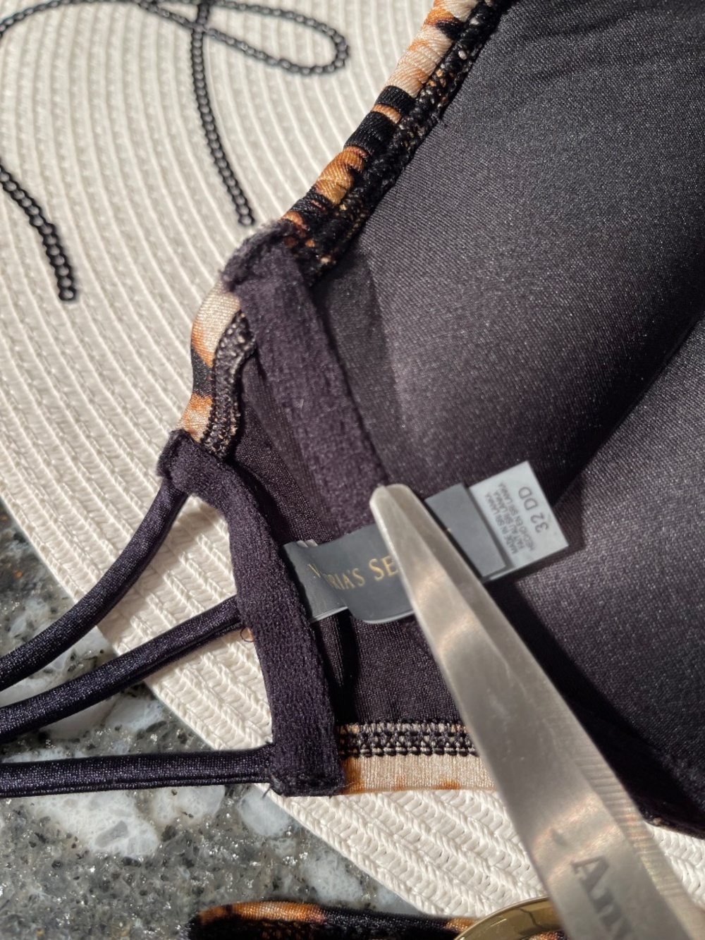 Victoria Secrets bikini bombshell 32DD and S hoop bottoms - Picture 9 of 16